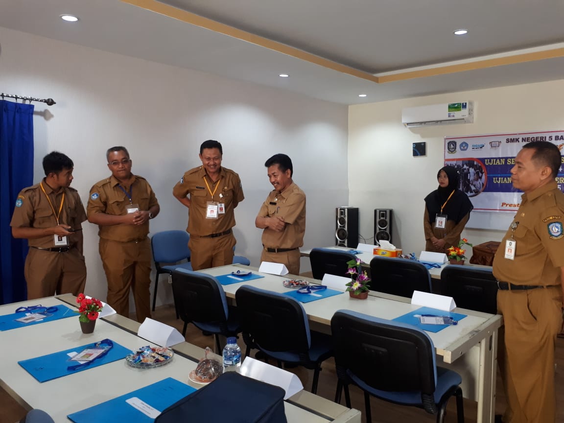 Gambar utama SEKRETARIS DINAS PENDIDIKAN PROV. KEPRI TINJAU PELAKSANAAN UNBK DI SMK NEGERI 5 BATAM