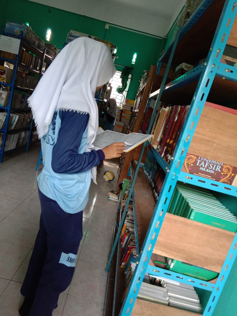 Gambar utama Grafik Pengunjung Dan Peminjaman Perpustakaan SMK NEGERI 5 Batam Bulan April 2019
