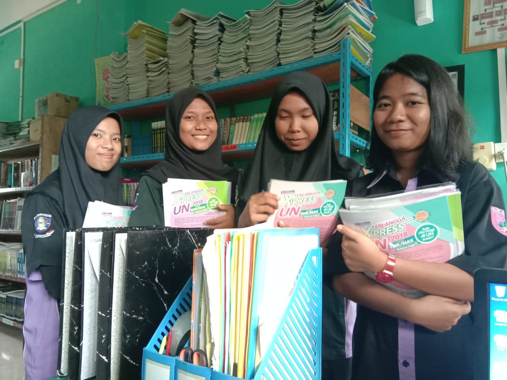Gambar utama Kegiatan Pengembalian Buku Perpustakaan Siswa/Siswi Kelas XII SMKN 5 Batam TP. 2018/2019