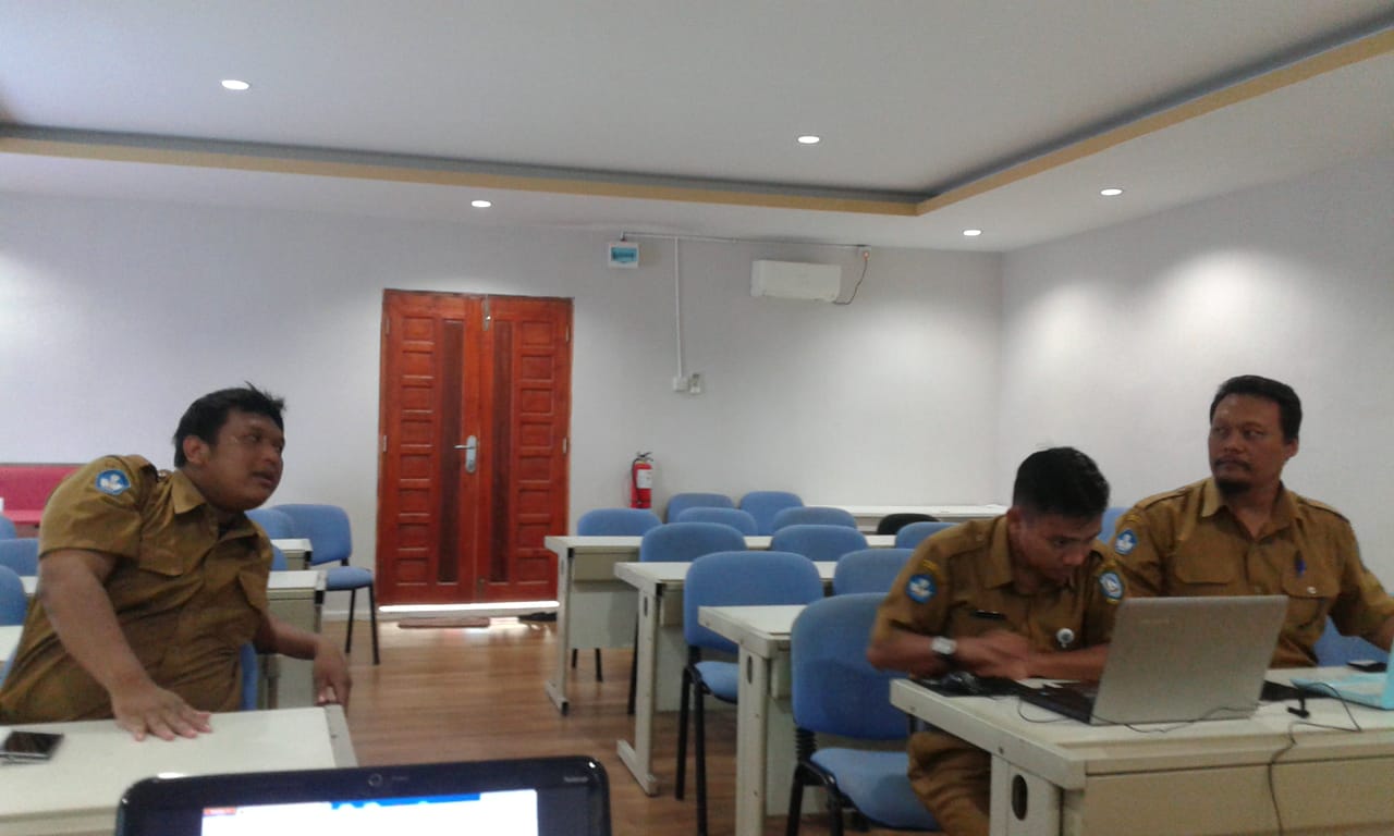 Gambar utama Guru SMK Negeri 5 Batam Proses Penginputan Soal PAS Berbasis Android
