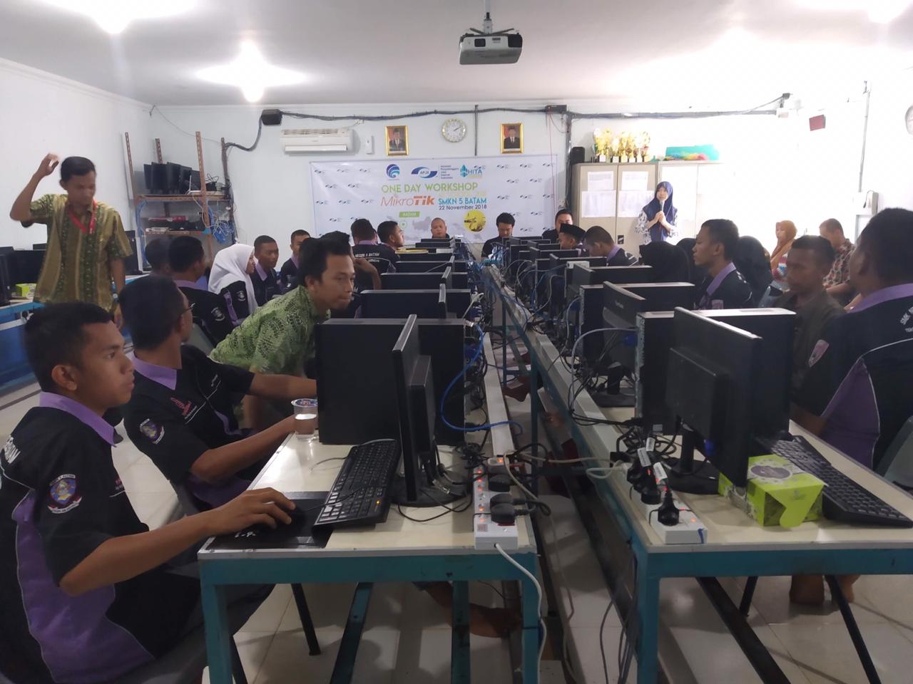 Gambar utama Penerapan Metode Pembelajaran E-Learning di SMKN 5 Batam