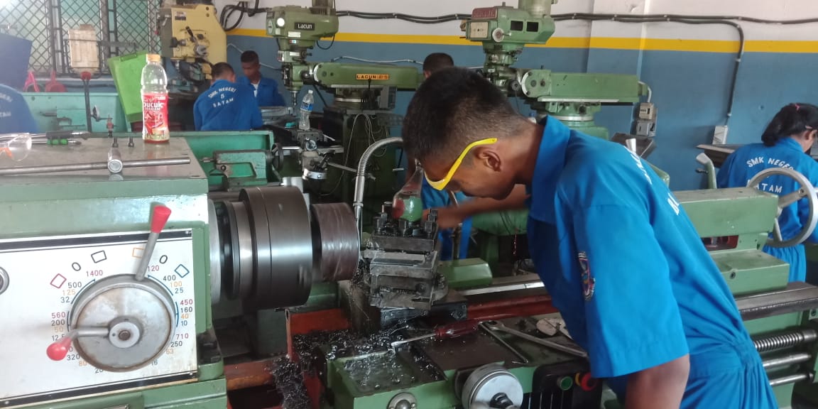 Gambar utama JAM TERBANG TINGGI PRAKTIKUM AKAN MEMBENTUK KOMPETENSI