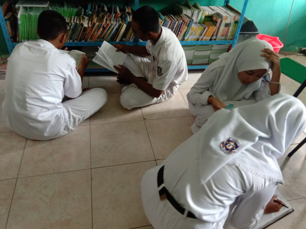 Gambar utama Grafik Pengunjung Dan Peminjaman Perpustakaan Bulan Oktober