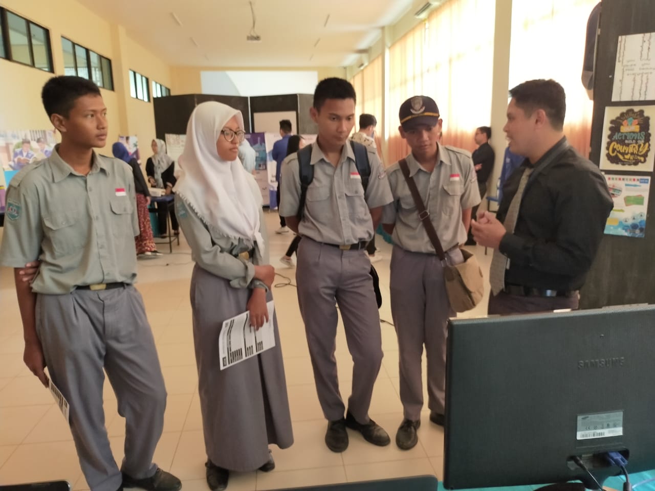 Gambar utama Siswa Multimedia Mengikuti Study Tour ke Universitas Universal (UVERS)