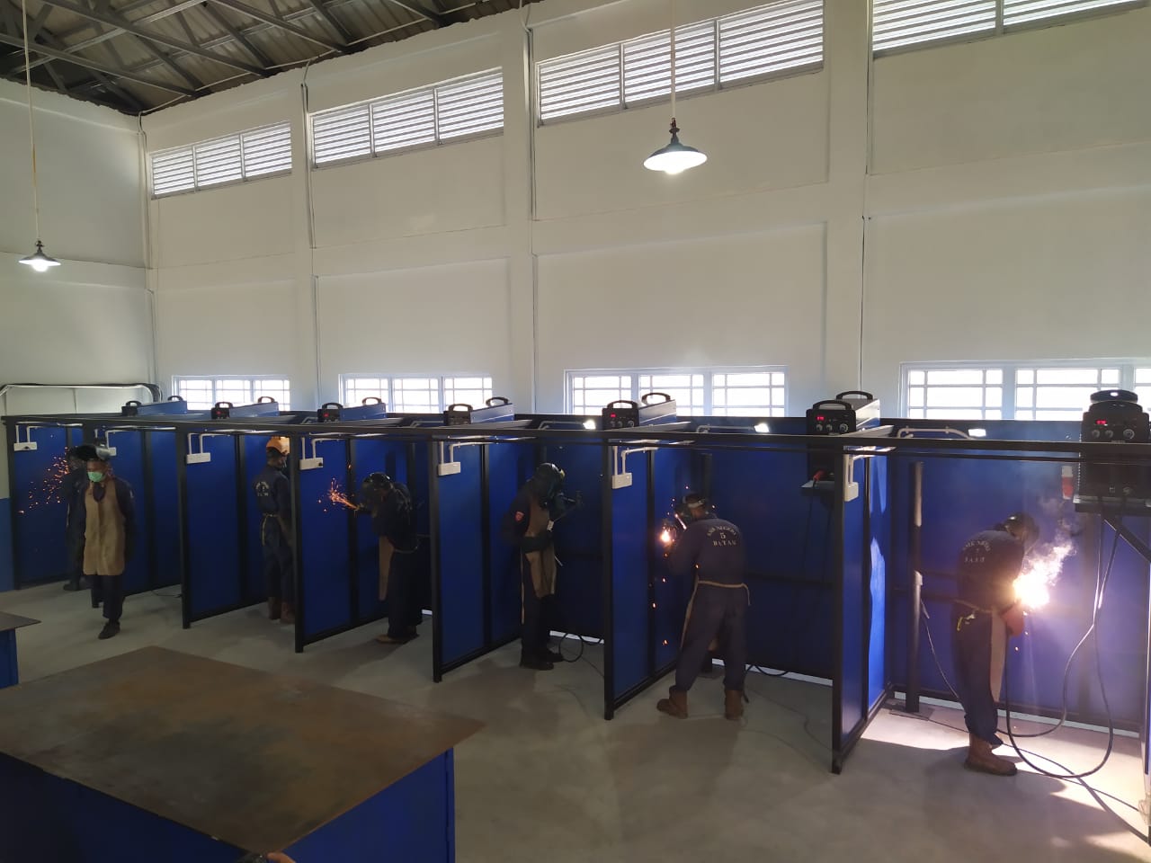 Gambar utama Praktik Pengelasan SMAW Posisi Vertikal