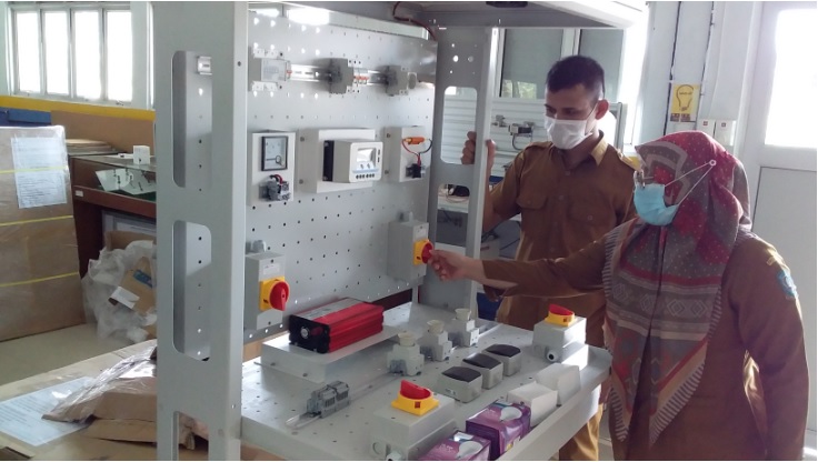 Gambar utama SMKN 5 Batam: Pelatihan Portable Solar Power Experiment Box