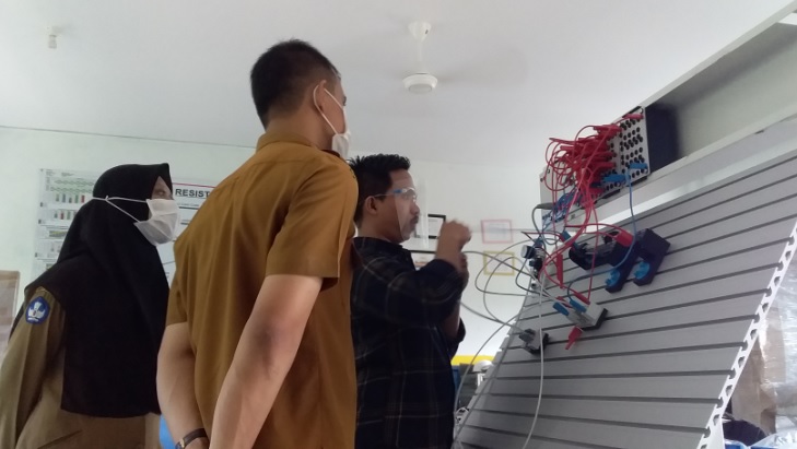 Gambar utama SMKN 5 Batam: Instalasi dan Pelatihan Peralatan Praktik Basic Electro-Pneumatic Training System