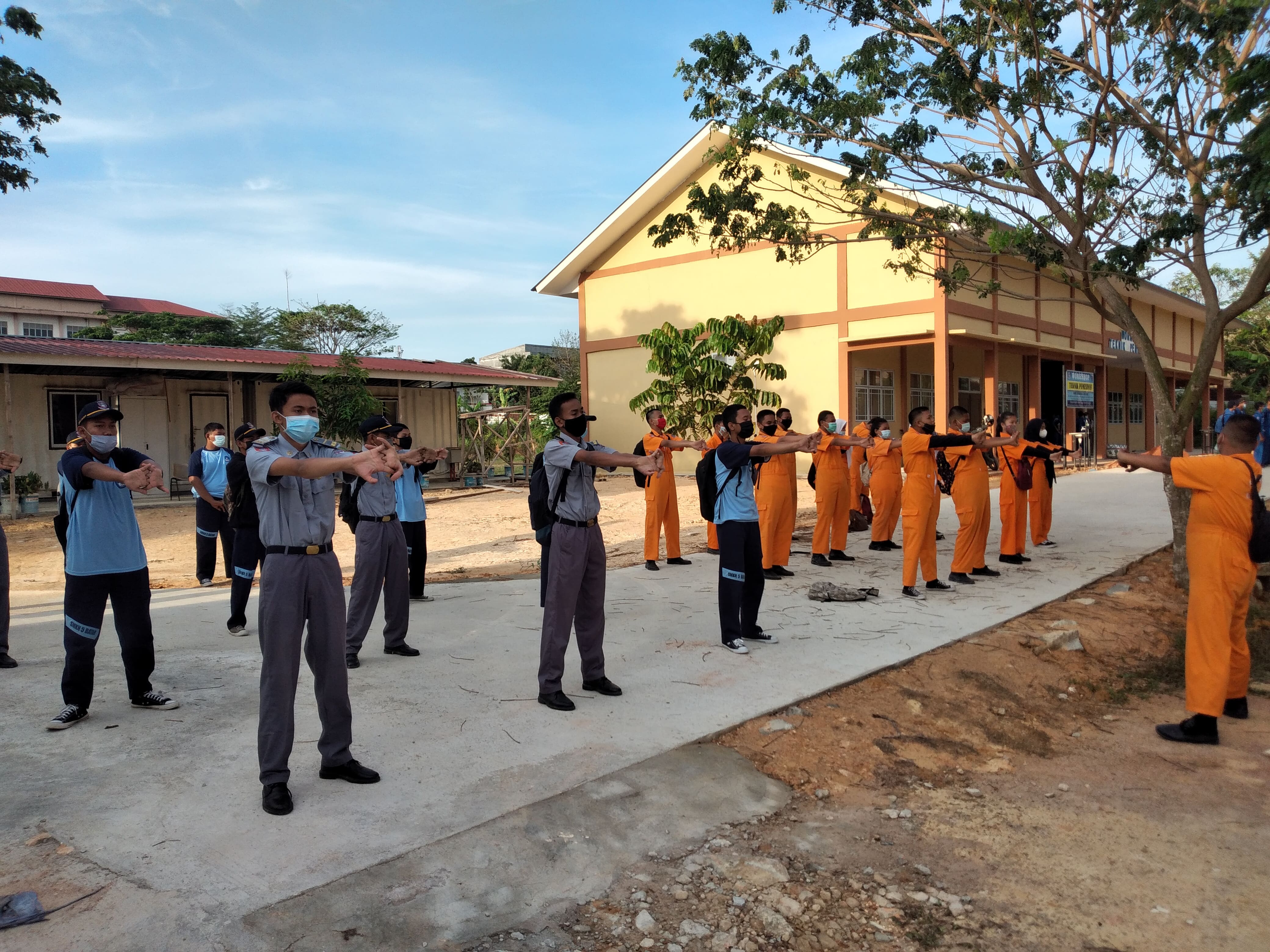 Gambar utama Senam Pagi sebelum Kegiatan PTM Praktikum.