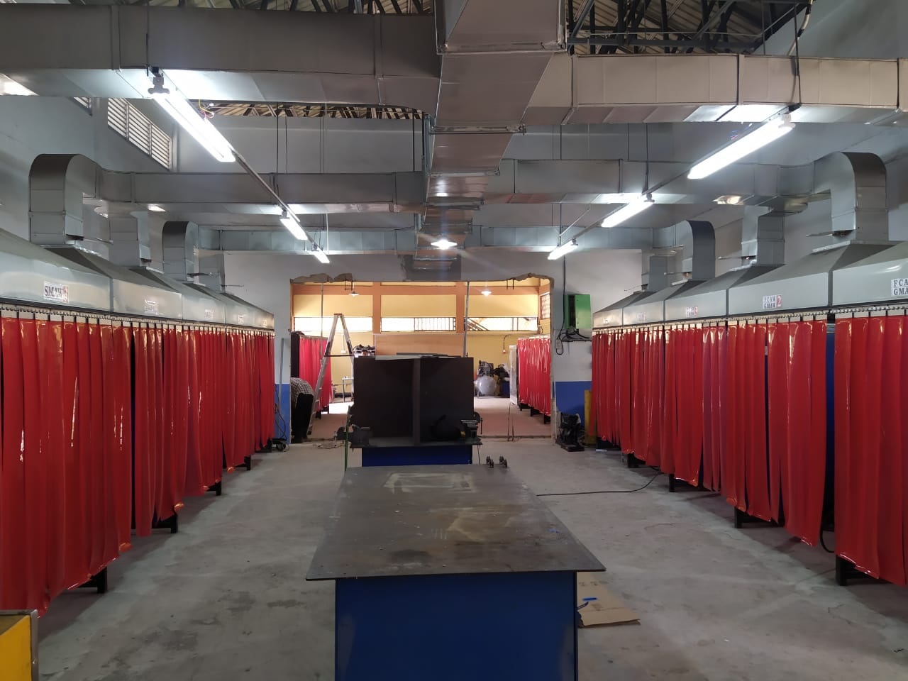 Gambar utama Pemasangan Welding Screen Pada Setiap Kamar Las  Workshop Pengelasan SMKN 5 Batam