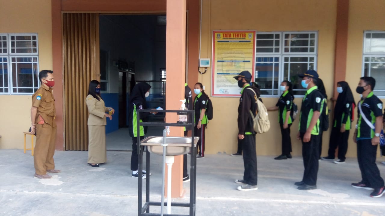 Gambar utama Pengecekan Suhu Siswa/Siswi Jurusan Grafika SMKN 5 Batam