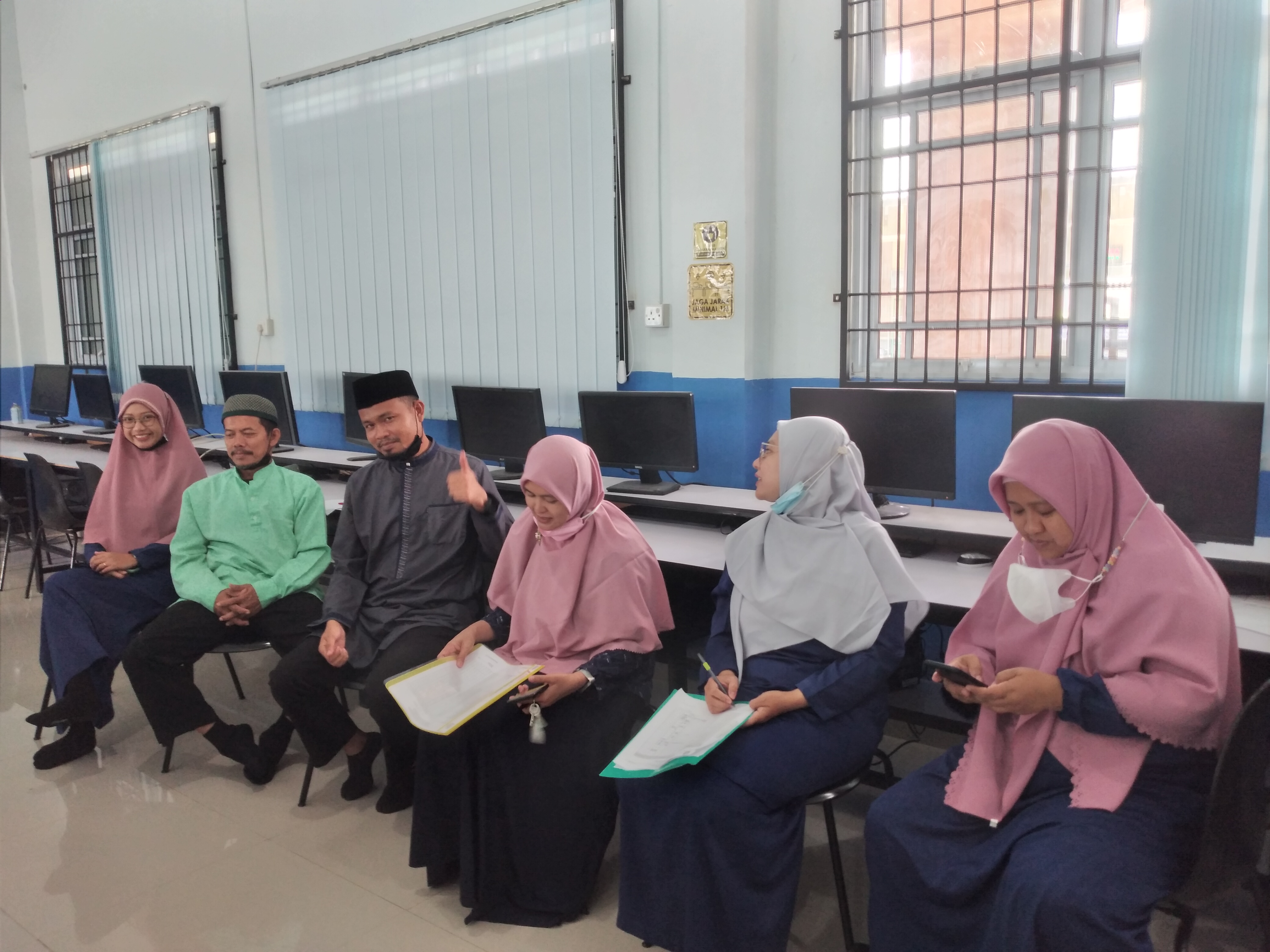 Gambar utama Rapat KKG (Kelompok Kerja Guru) DRBK