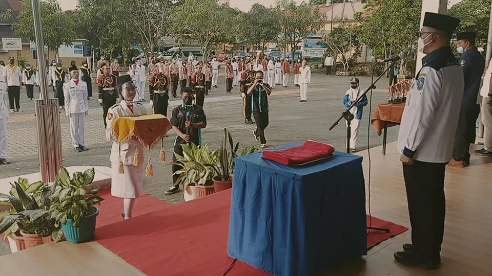 Gambar utama Kadisdik Kepulauan Riau Menjadi Inspektur Upacara Hari Pahlawan di SMKN 5 Batam