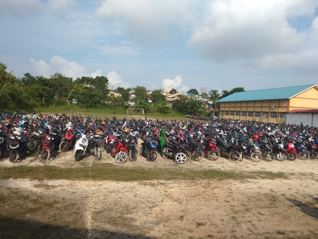 Gambar utama Siswa/Siswi SMKN 5 Batam Tertib Memakirkan  Sepeda Motor
