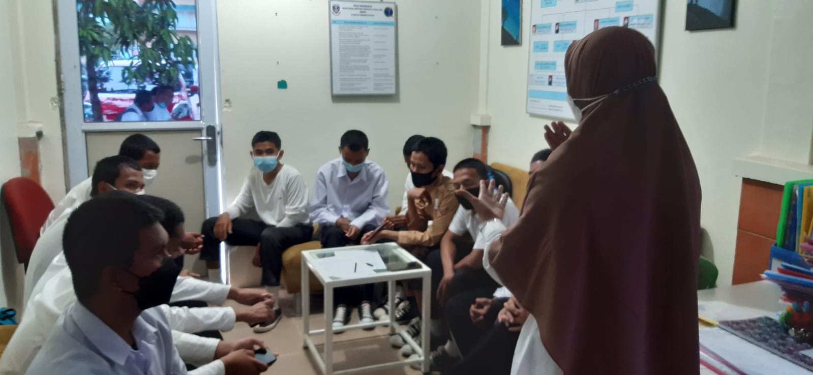 Gambar utama Layanan Bimbingan Kelompok Siswa Kelas X SMK Negeri 5 Batam