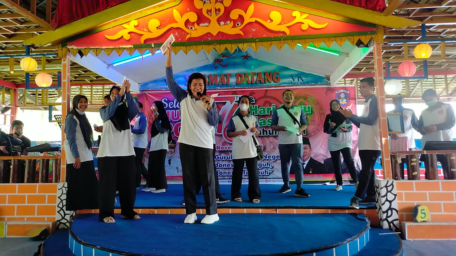 Gambar utama Perayaan Hari Guru: SMKN 5 Batam Mengadakan Temu Ramah di Golden Prawn Bengkong
