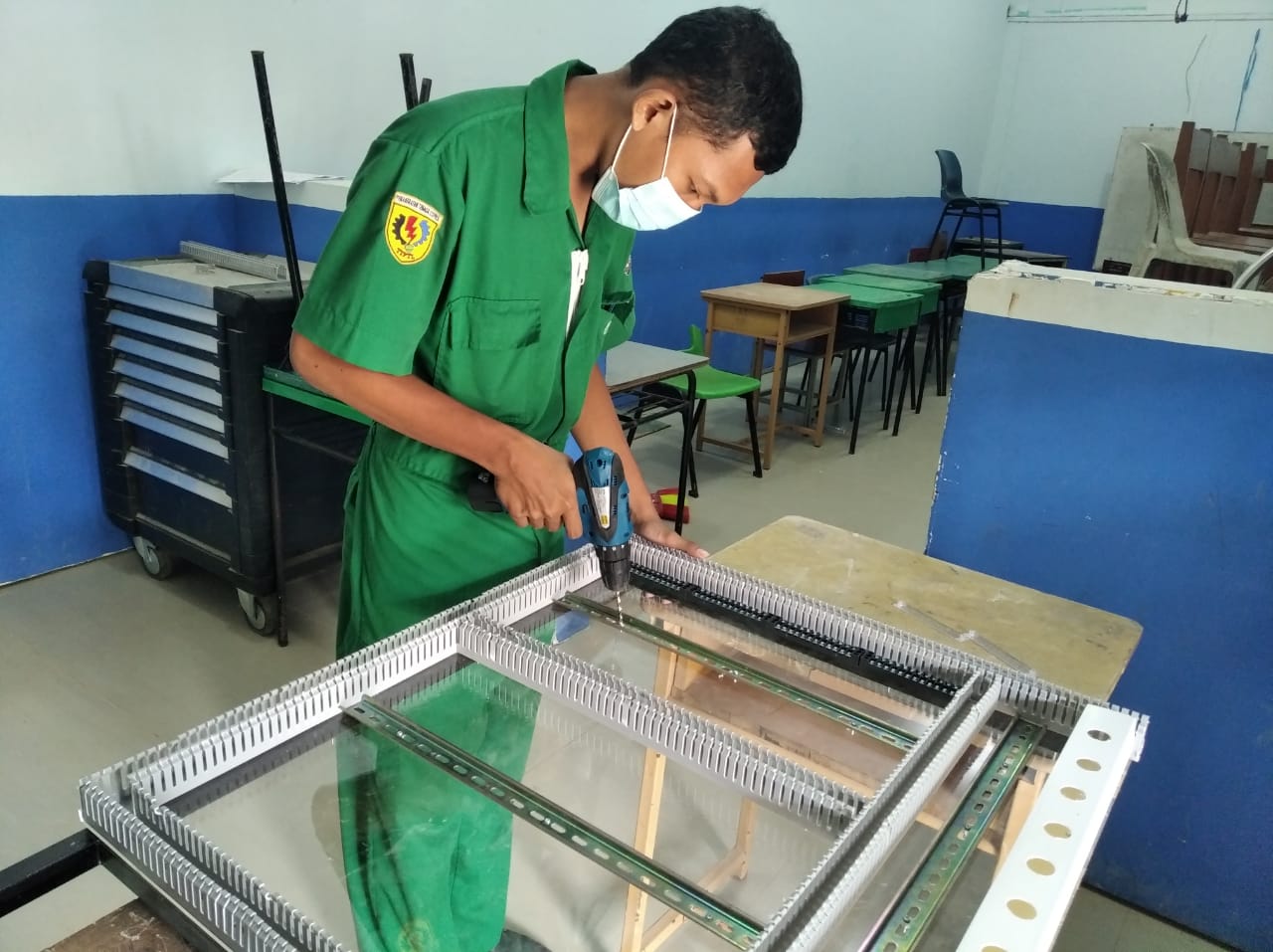 Gambar utama Pembuatan Trainer PLC dan HMI Dalam  Mata Pelajaran PPKWU