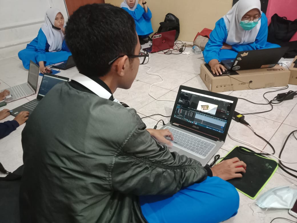 Gambar utama Selain Animasi 3D ada Tim ke 2 Siswa Multimedia Membuat Animasi 2 Dimensi