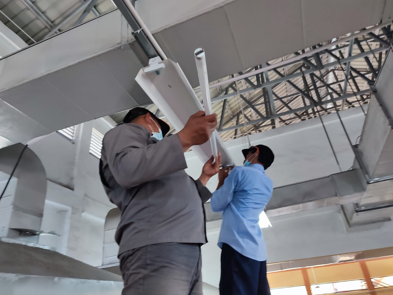 Gambar utama Perawatan Lampu Penerangan Area Kerja Workshop