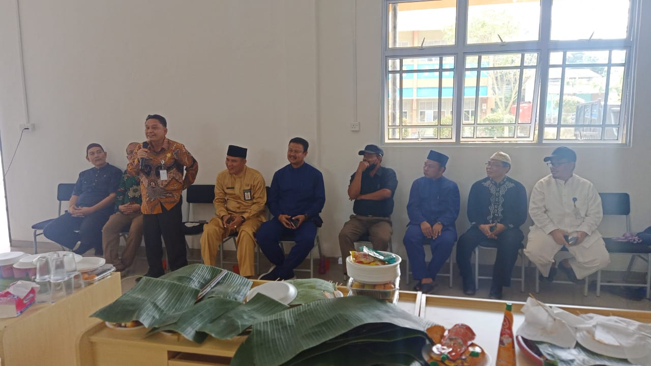 Gambar utama Kadisdik Kepri dan Rombongan Menghadiri Tasyakuran di SMKN 5 Batam