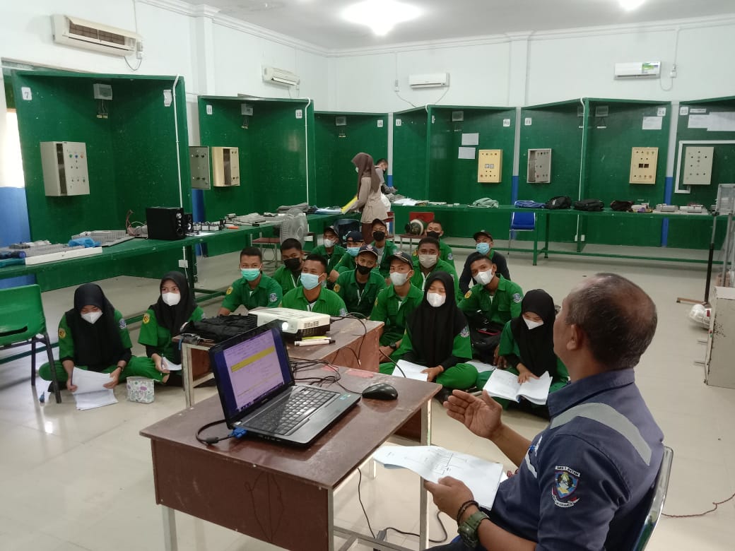 Gambar utama Pembekalan Uji Kompetensi Keahlian Teknik Instalasi Tenaga Listrik