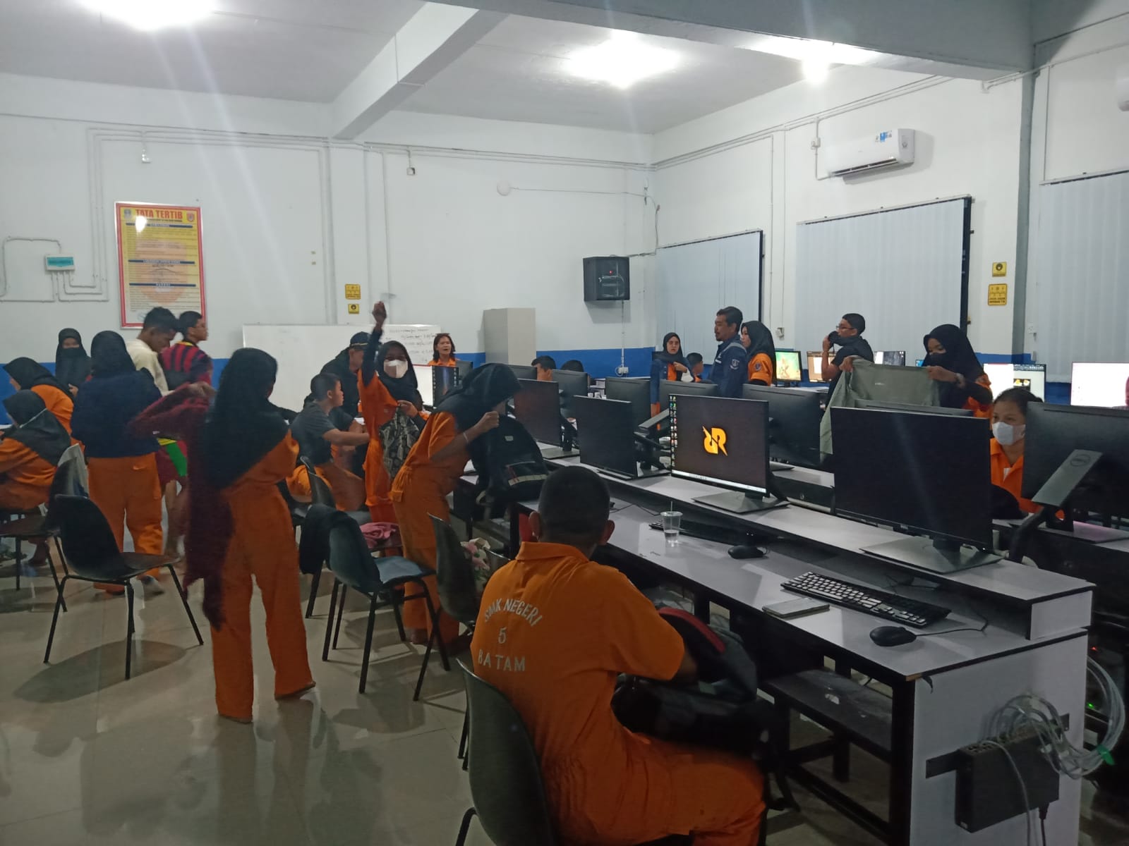 Gambar utama Yuk Kita Lembur DRBK