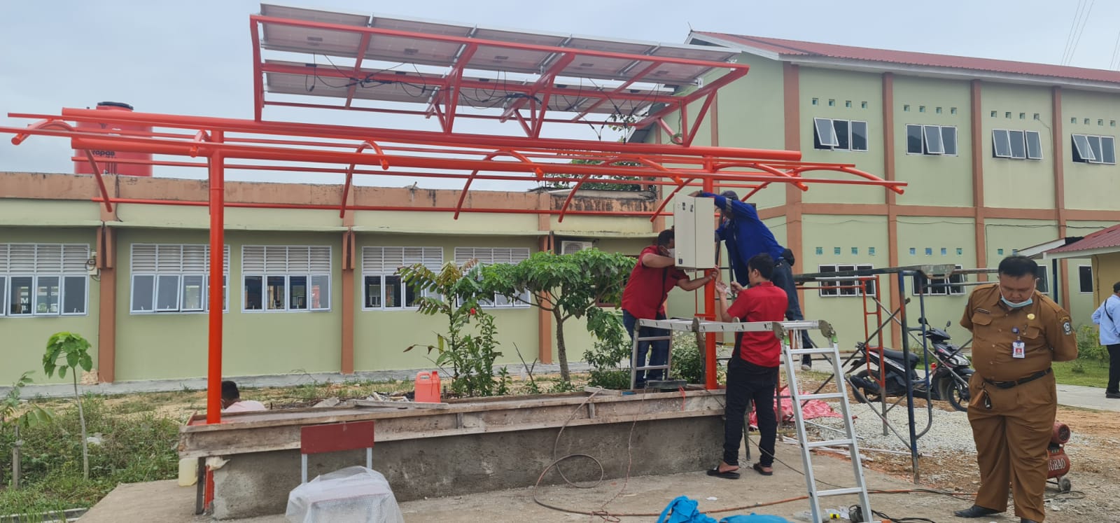 Gambar utama CSR PT Panasonic Industrial Device Batam Memberikan Bantuan Panel Solar Ke SMKN 5 Batam
