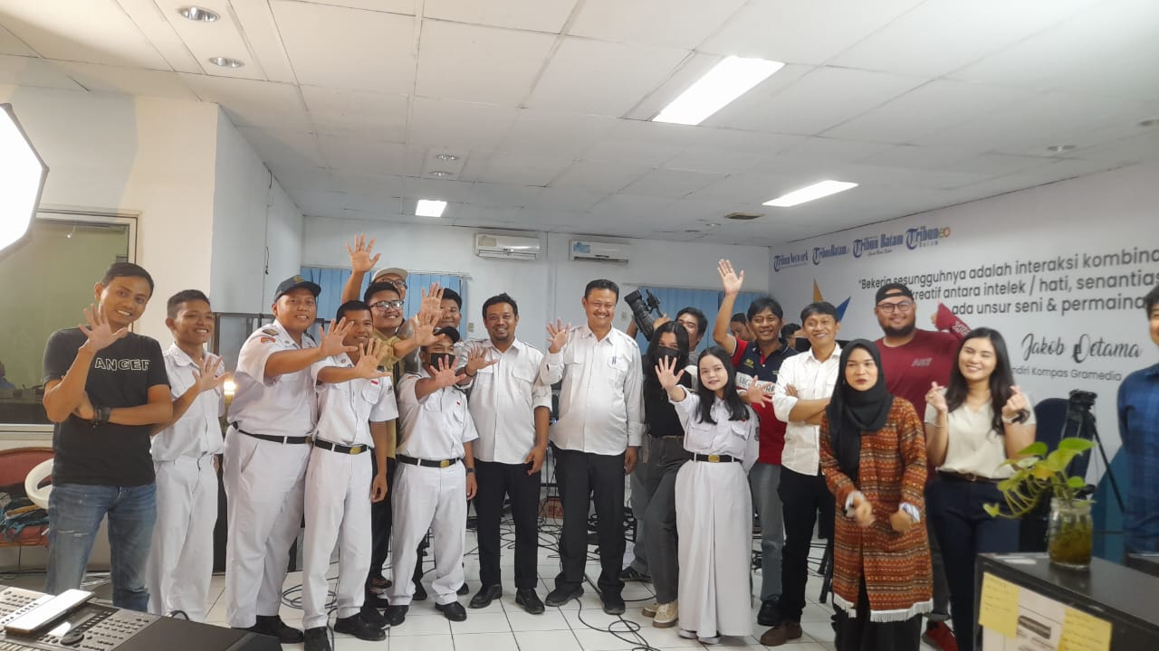 Gambar utama Penampilan Plural Band di Tribun Batam dalam Even  Rabukustik