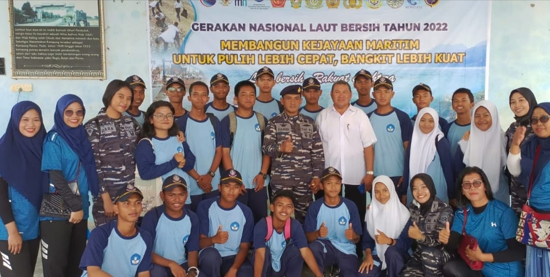 Gambar utama Anggota Osis SMKN 5 Batam Mengikuti Gerakan Nasional  Laut Bersih