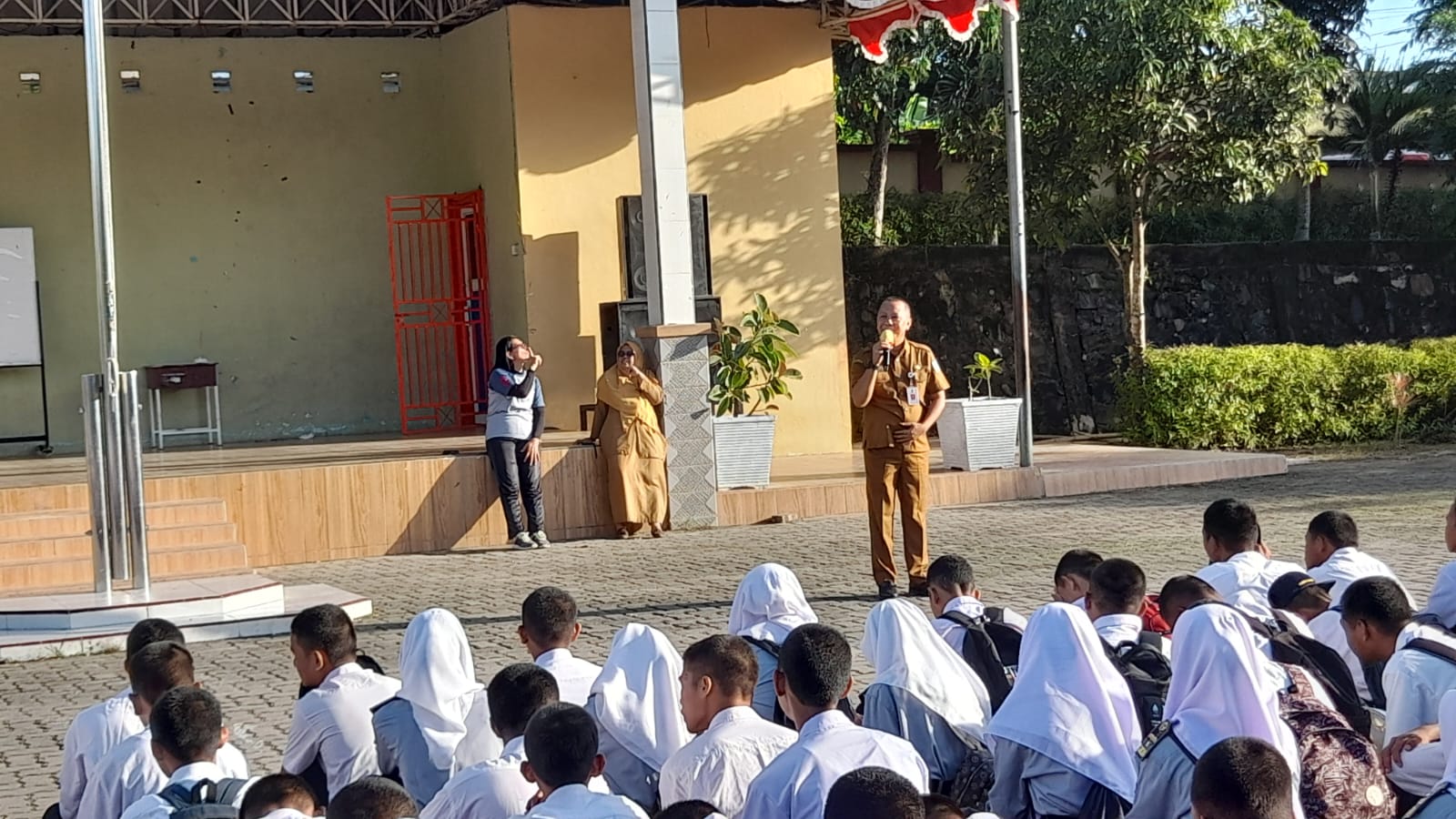 Gambar utama Selamat Datang Henra Debeny, M.Pd Kepala Sekolah Baru SMKN 5 Batam