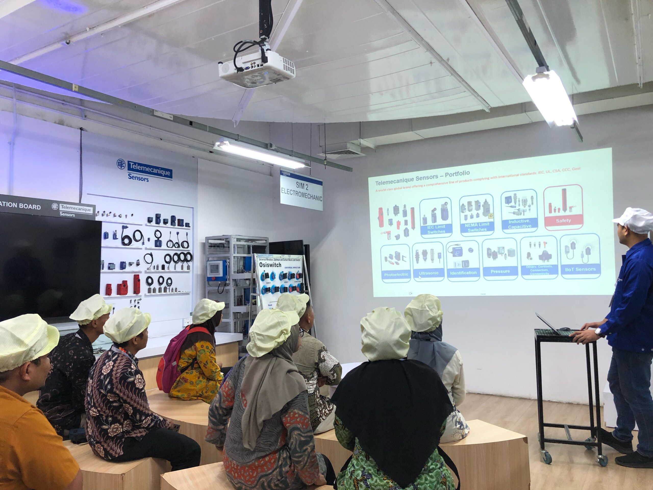 Gambar utama KUNJUNGAN INDUSTRI SMK NEGERI 5 BATAM KE PT YAGEO TMSS INDONESIA